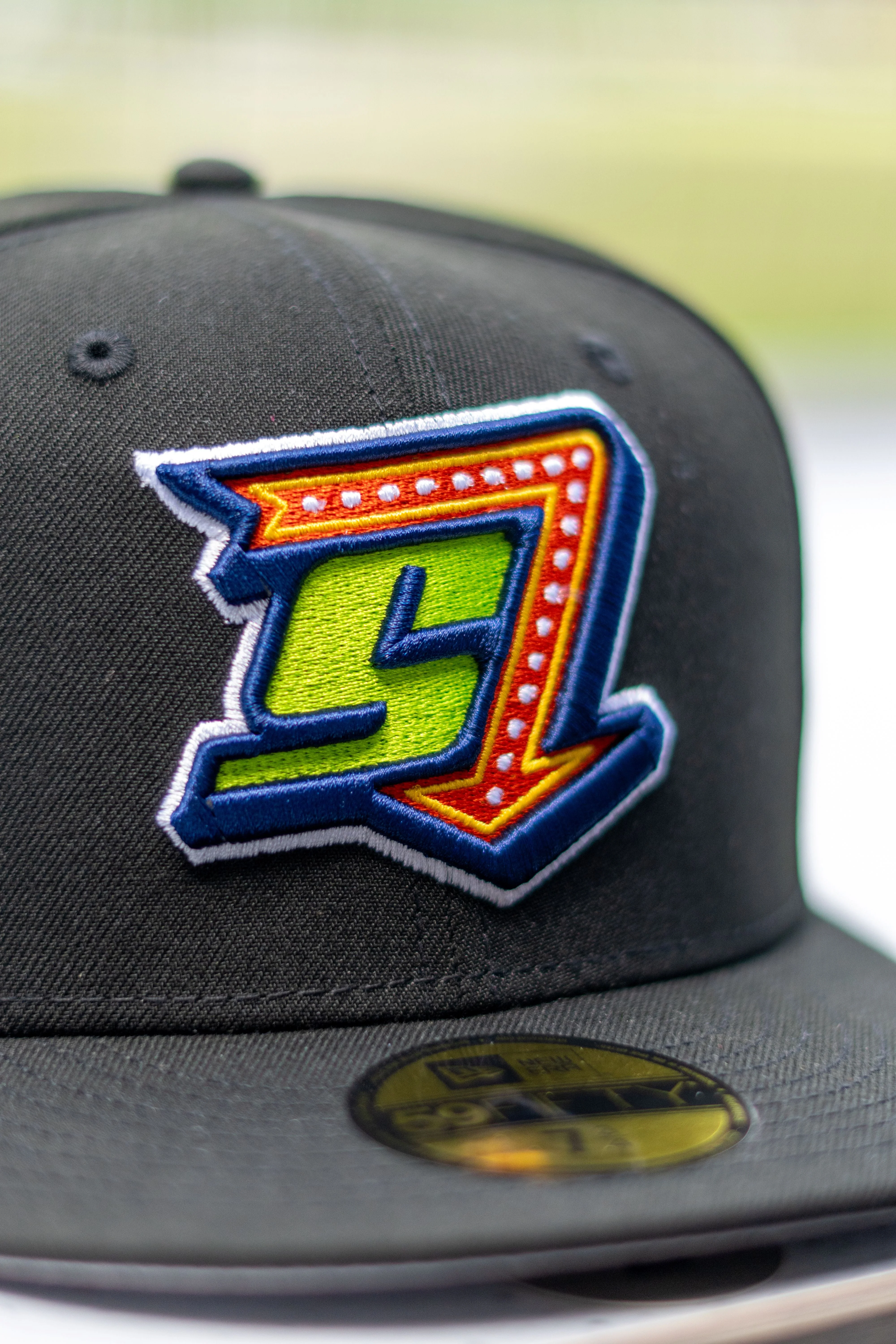 5950 Black AL2 Fitted Hat - Image 2