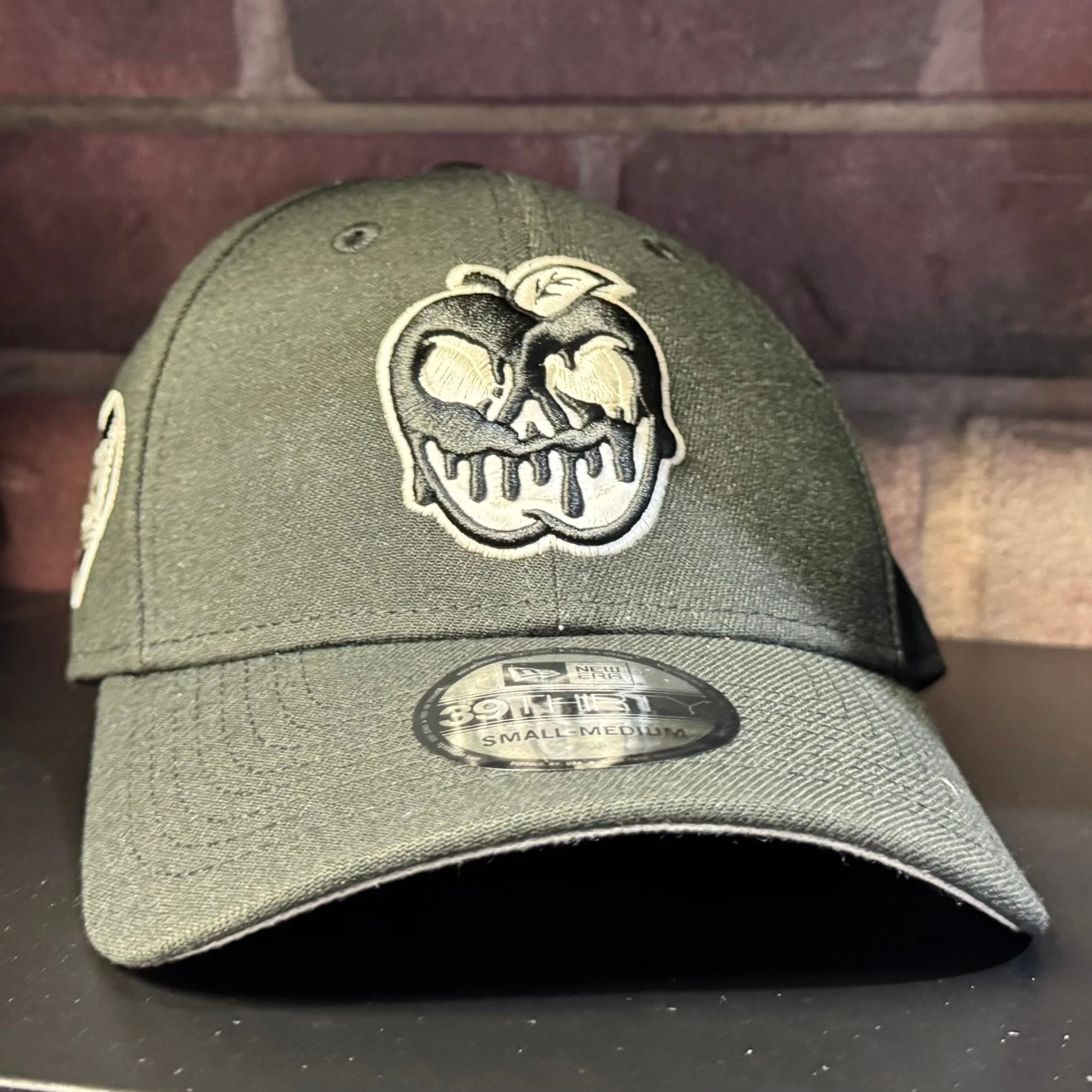 Hill City Howlers Poison Apples Glow-in-the-Dark New Era 39THIRTY