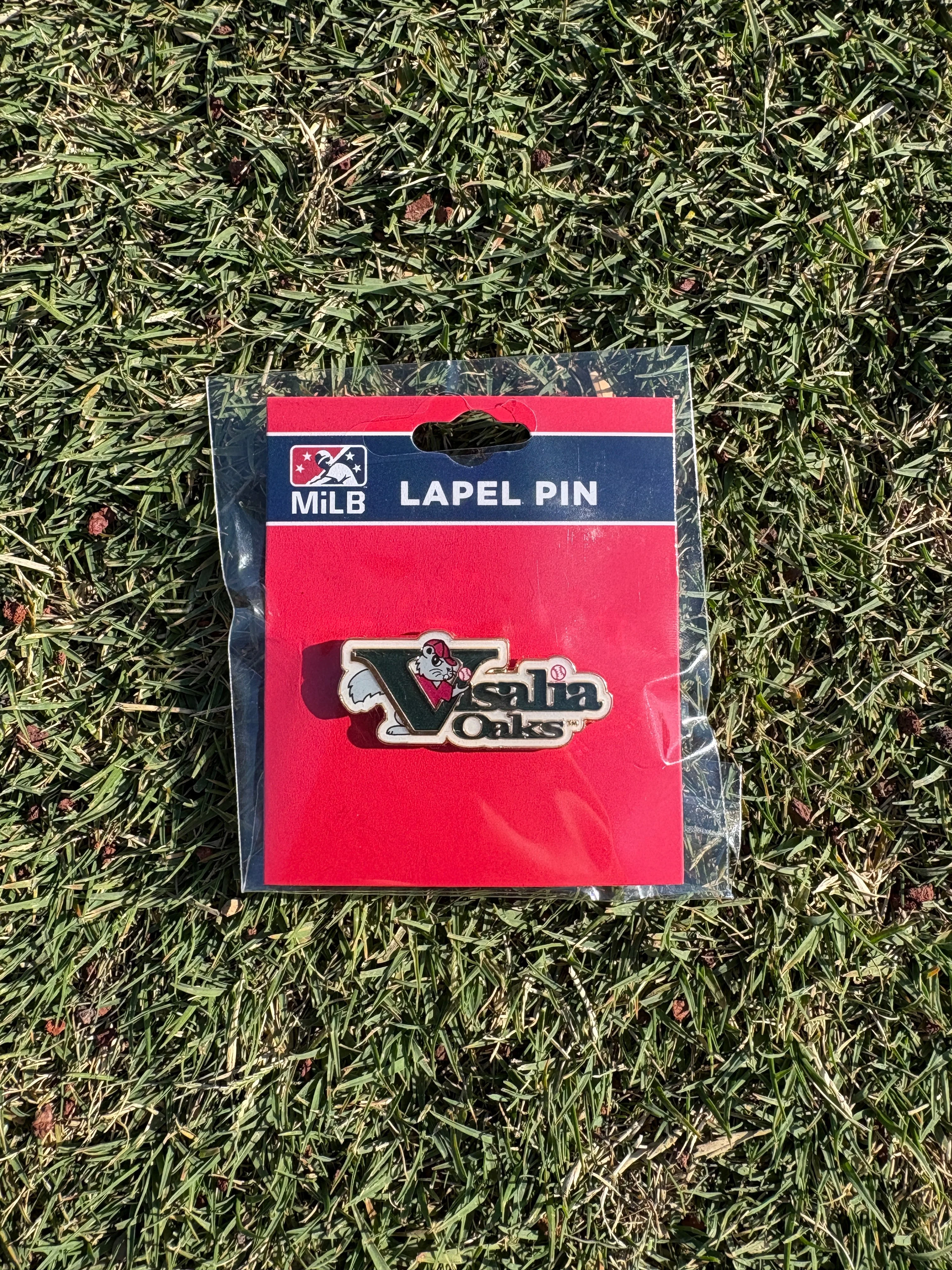 Oaks Lapel Pin